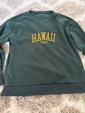 SHEIN Dark Green Crewneck Sweatshirt with Yellow 'HAWAII U.S.A.' Embroidery